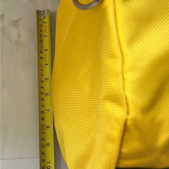 Tommy Hilfiger yellow duffle bag - Picture 3 of 4